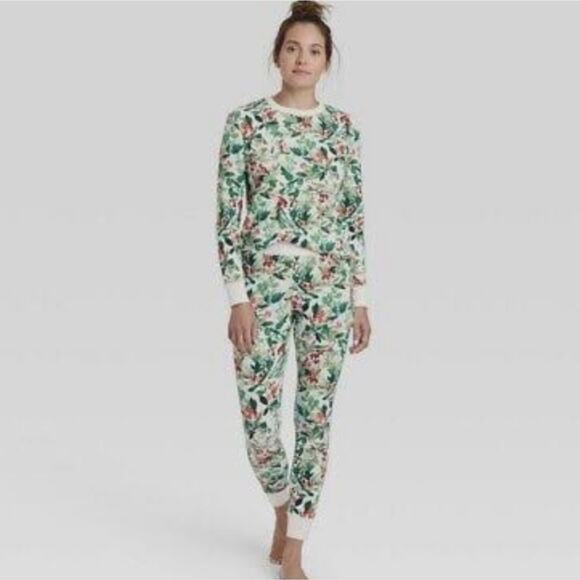 Stars Above Winter Holidays Print Thermal Pajamas Set - Picture 8 of 8